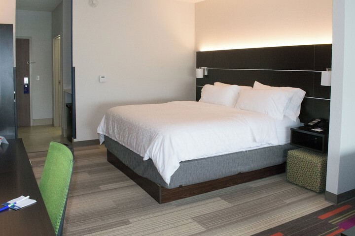 Room 15 of 38