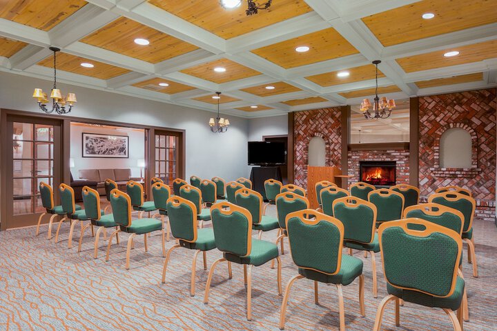 Holiday Inn Resort The Lodge at Big Bear Lake by IHG