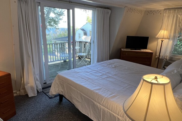 High Tide Inn