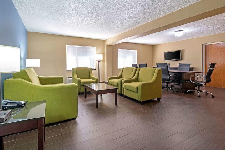 Room 102 of 131