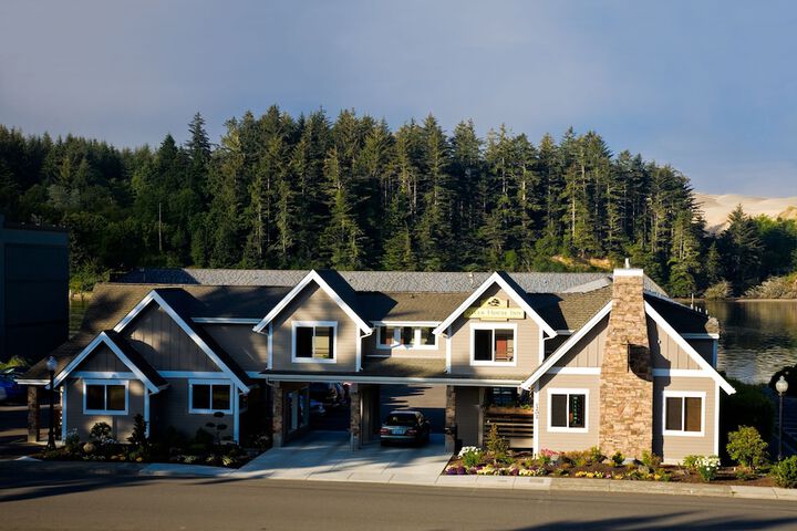 River House Inn a Baymont by Wyndham
