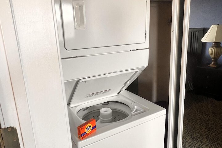 Laundry 25 of 40