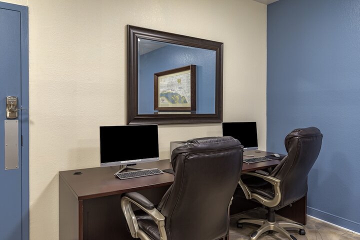 Business Center 25 of 26