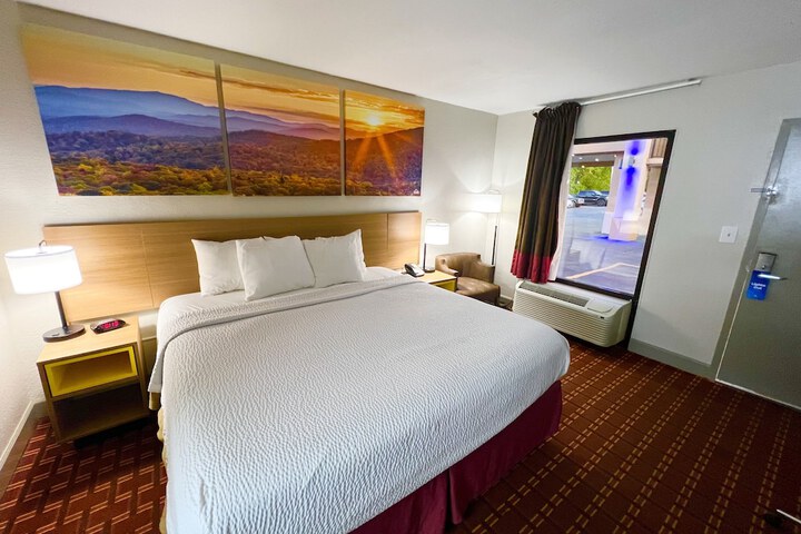 Room 7 of 19
