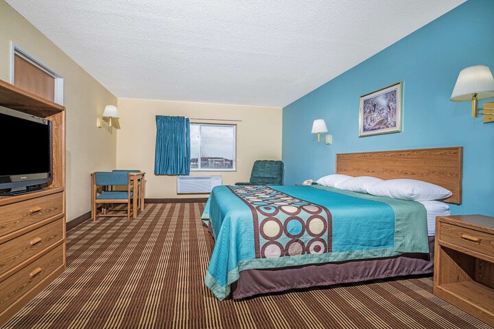 Room 11 of 18