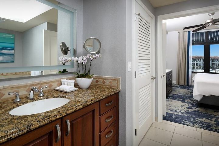 Naples Bay Resort & Marina