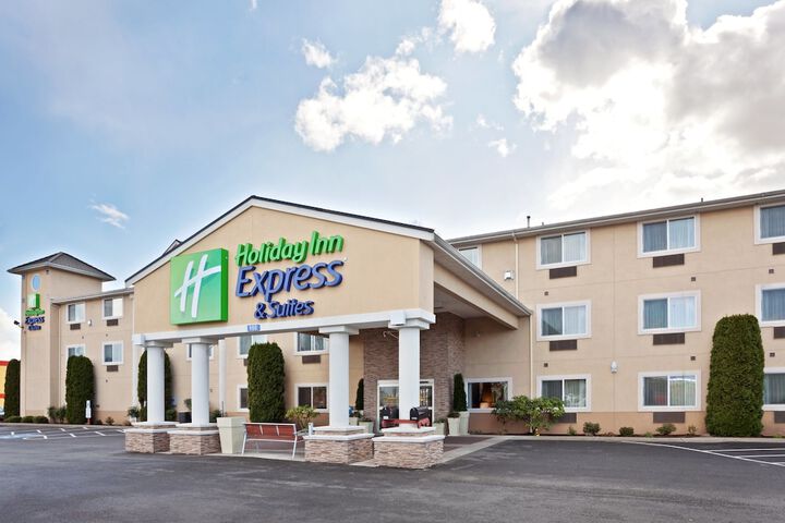 Holiday Inn Express & Suites Burlington by IHG