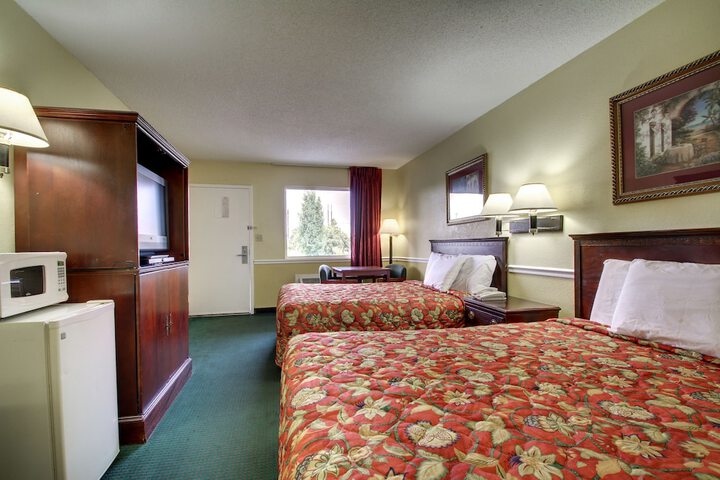 Room 9 of 15