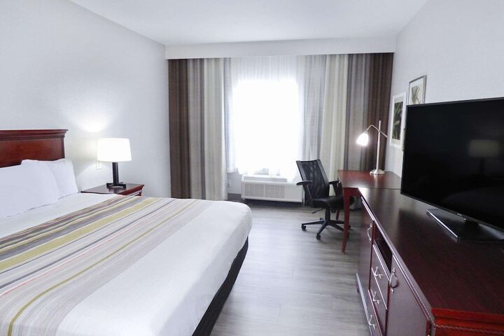 Room 7 of 16