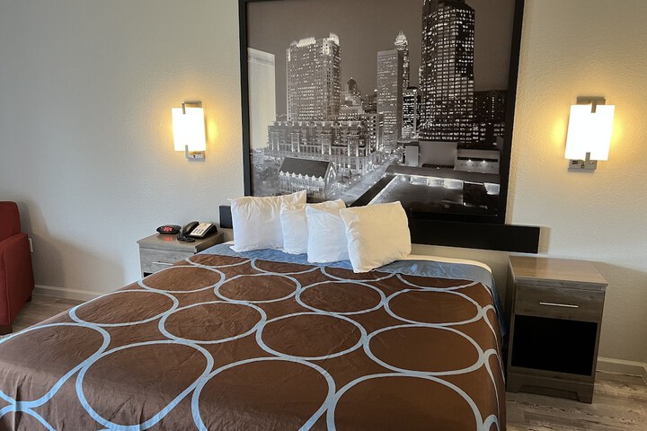 Room 17 of 30