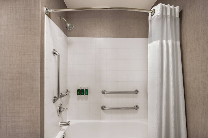 Room 13 of 29
