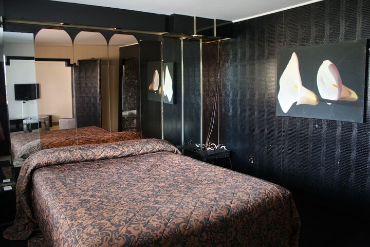 Room 33 of 47