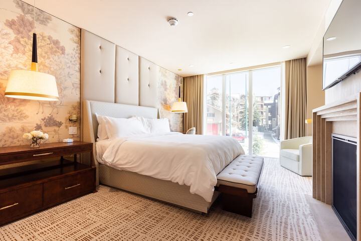 Goldener Hirsch Auberge Collection