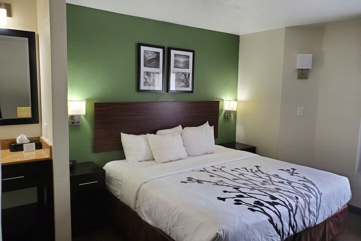 Room 13 of 27