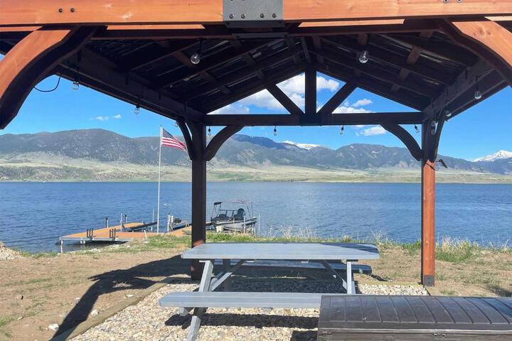 Ennis Lake Studio w / Kayak Pool & Fire Pit!