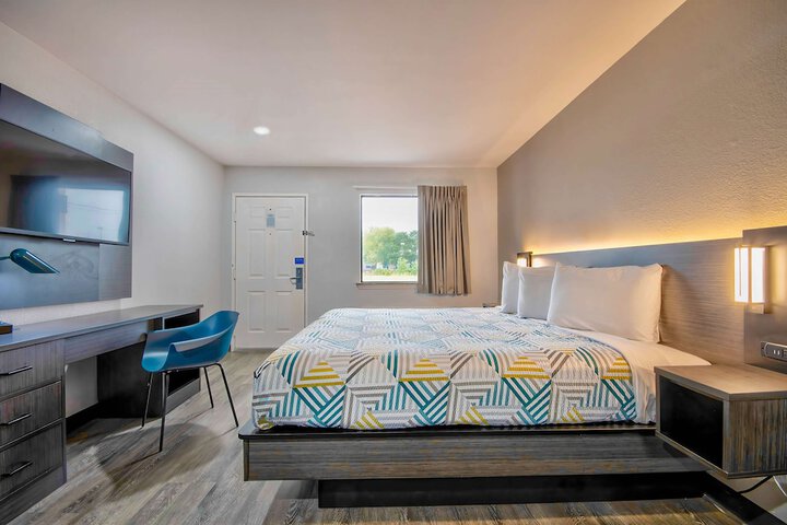 Room 12 of 25