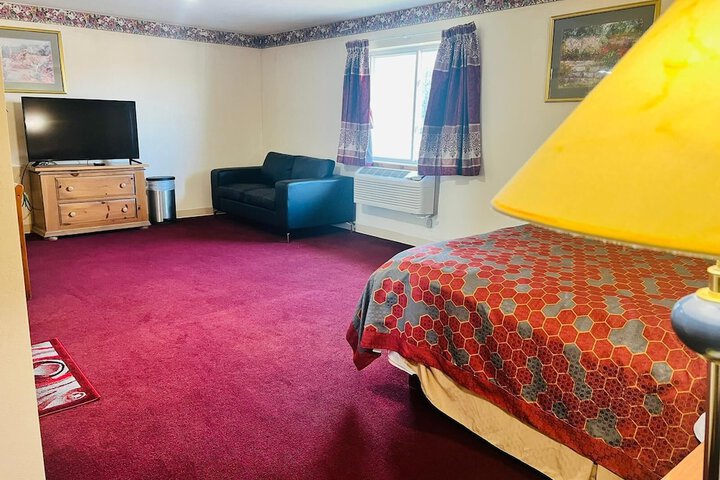 Villa Inn Motel Near Hwy 12 WI Capital O