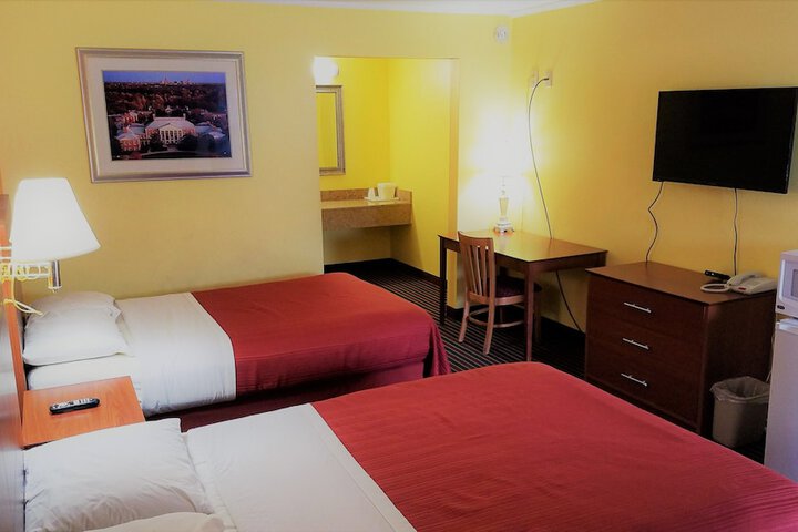 Roadway Inn