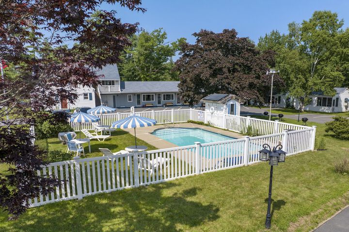The Beaches Guest Rooms and Cottages