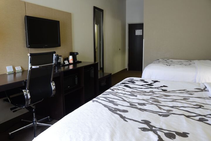 Sleep Inn & Suites Cave City
