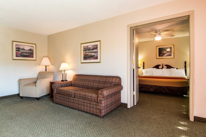 Room 12 of 33
