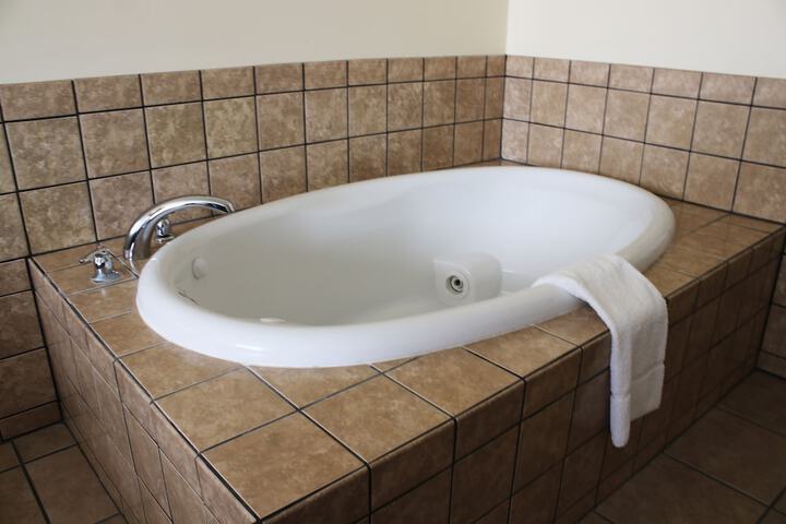 Hot Tub 40 of 41