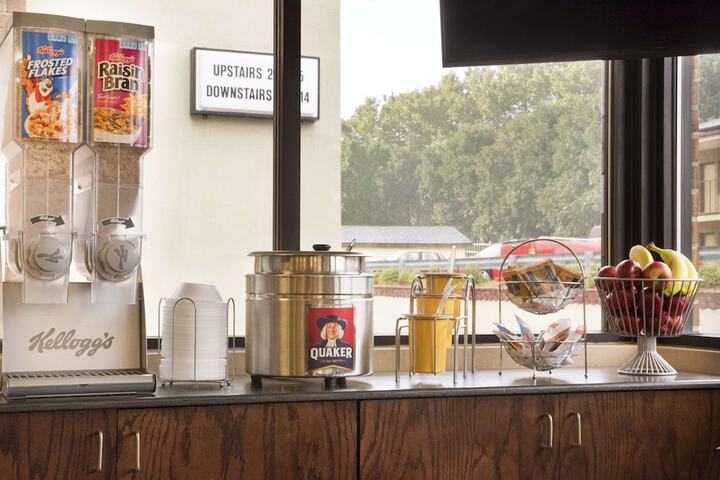 Breakfast/Coffee Service 36 of 42