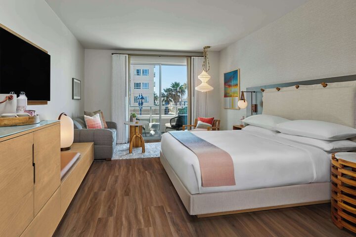Room 42 of 62