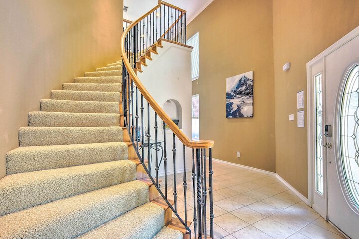 Beautiful Montgomery Home w / Lakefront Deck!