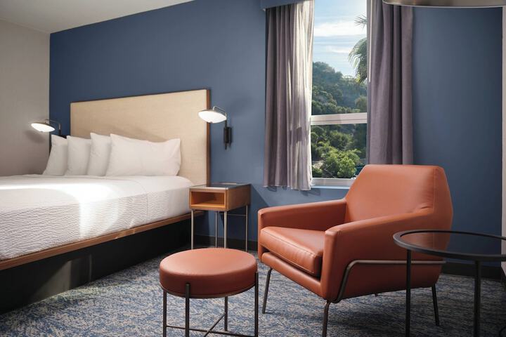 Room 15 of 37
