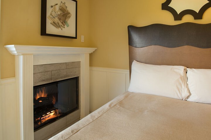 Lighthouse Lodge & Cottages