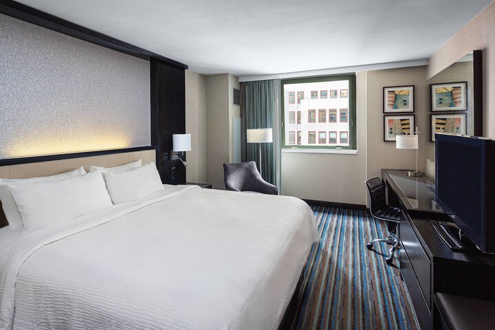 Room 32 of 51