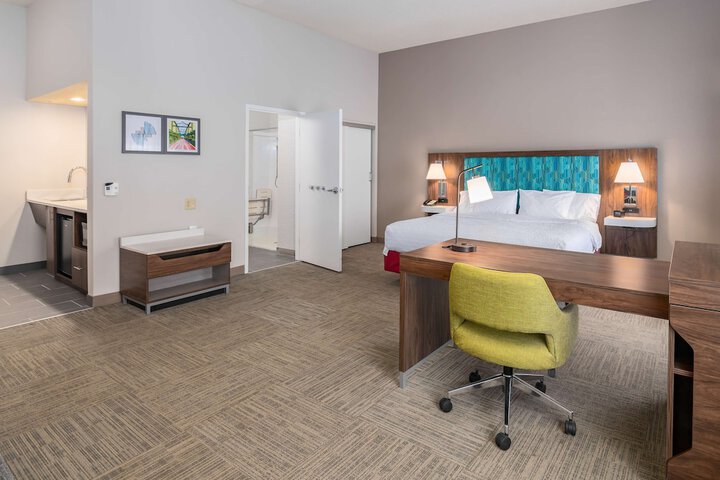 Room 13 of 46