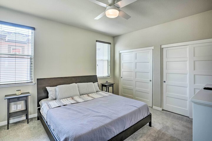 Pet-friendly Elk Grove Retreat w / Balcony!