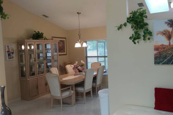 Avis House