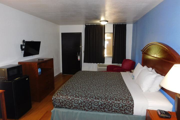 Room 28 of 47
