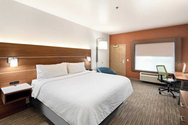 Holiday Inn Express & Suites Interstate 90 by IHG