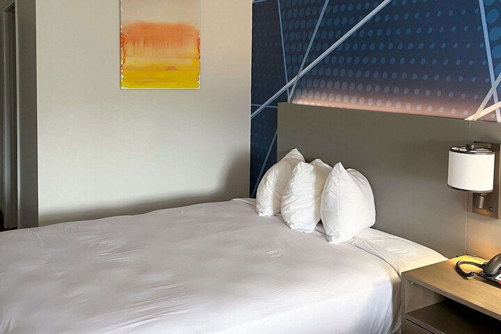 Room 25 of 53