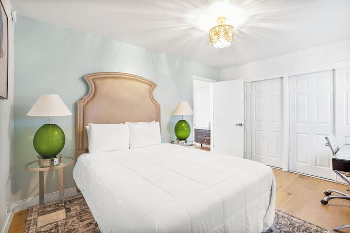 Room 10 of 32