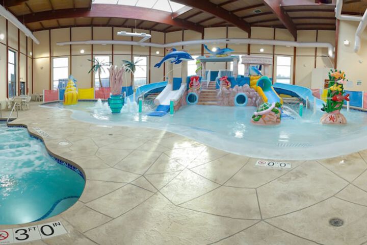 Grand Marquis Waterpark Hotel & Suites