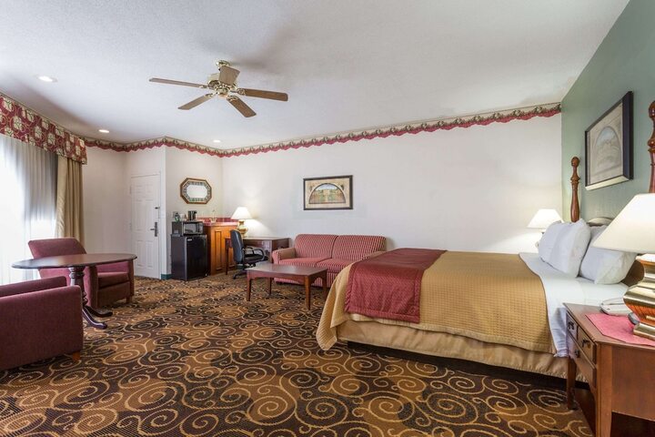 Room 8 of 16