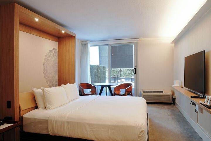 Room 11 of 52
