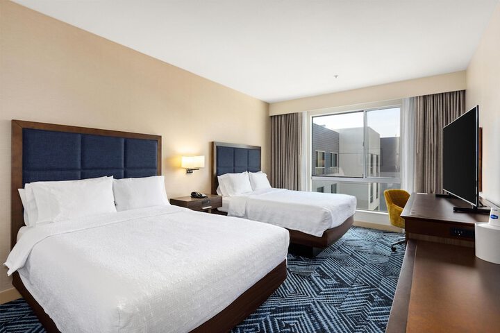 Hampton Inn & Suites Los Angeles - Glendale