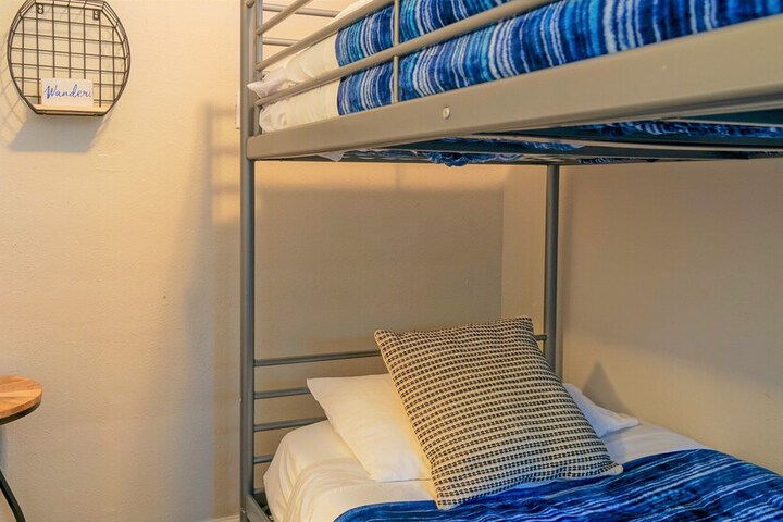 Room 52 of 123