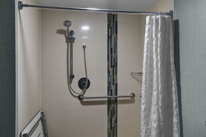 Room 16 of 48