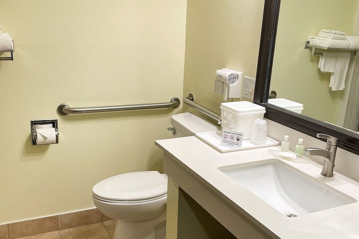 Hudson Inn & Suites