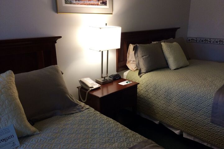 Camden Riverhouse Hotel
