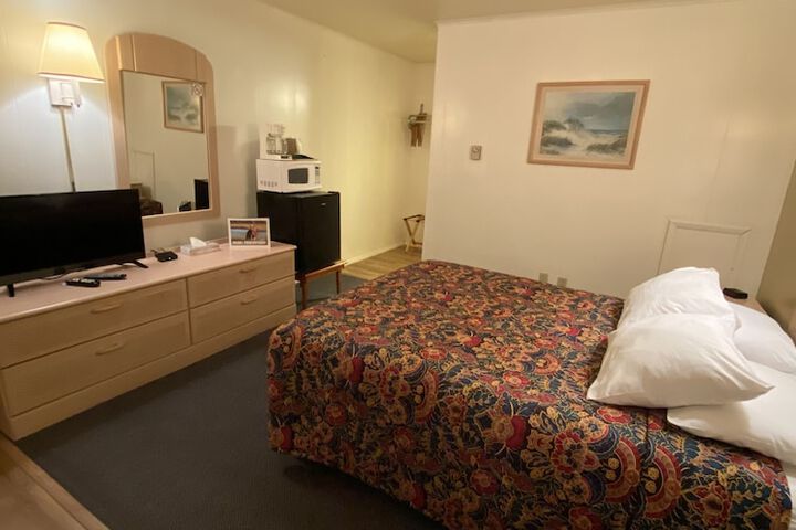 Room 5 of 16