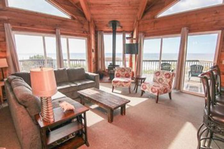 A Beachfront Fantasea 3 Br home by RedAwning