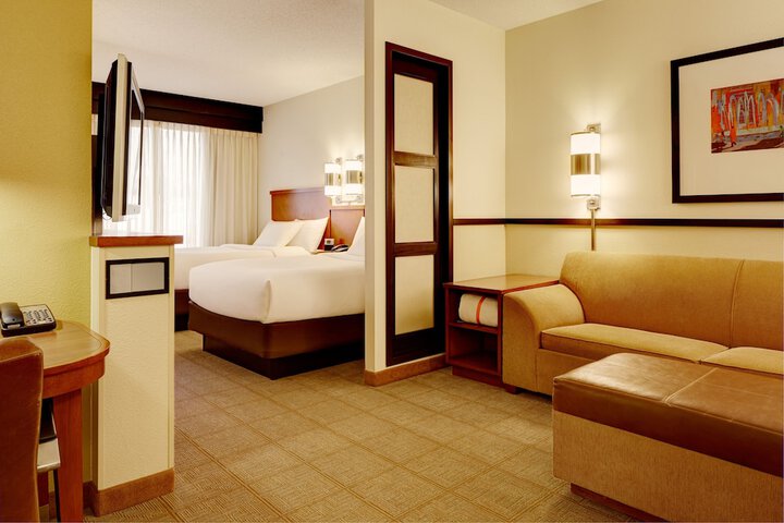 Room 6 of 14